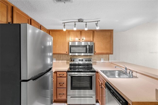 Building Photo - 210 N East St