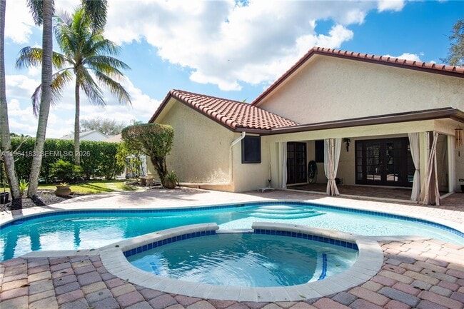 Building Photo - 3160 Peachtree Cir