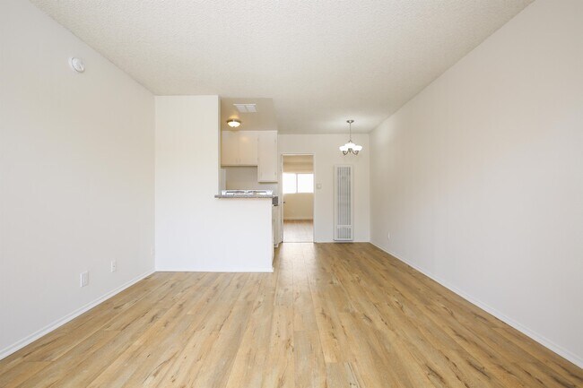 Foto del edificio - 12460 Culver Blvd