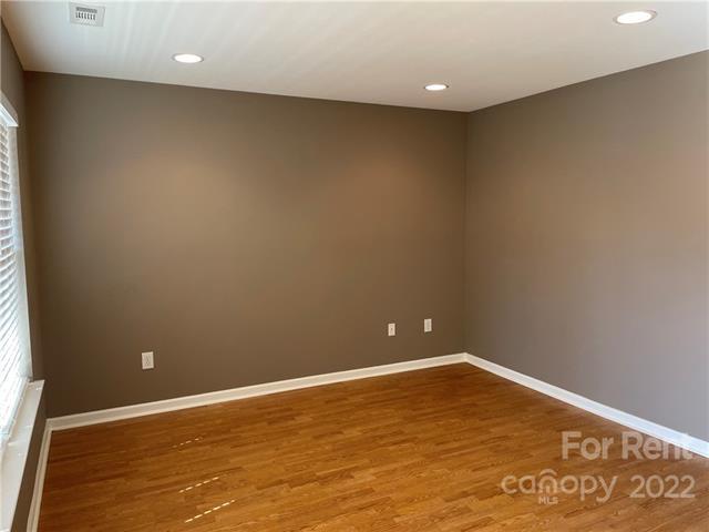 Building Photo - 4003 Edgeview Dr