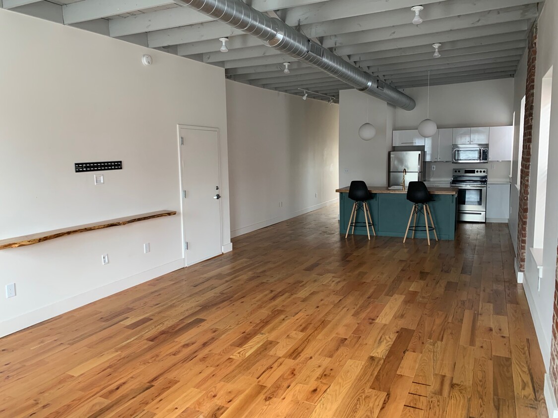 Living Room/Kitchen - 810 N Limestone