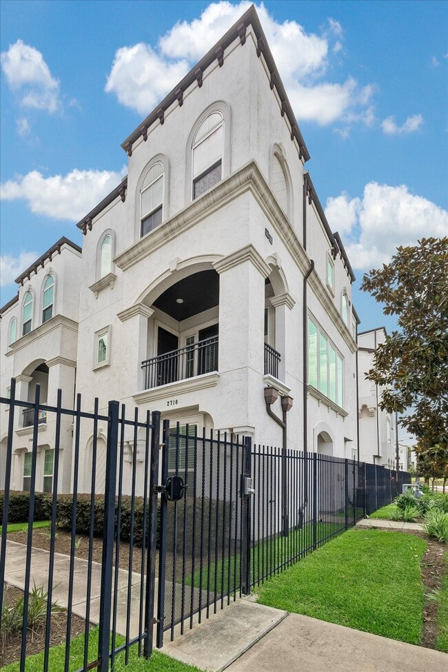 Foto del edificio - 2710 Freund St