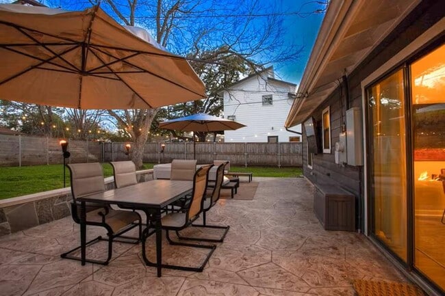 Foto del edificio - 2511 Friar Tuck Ln