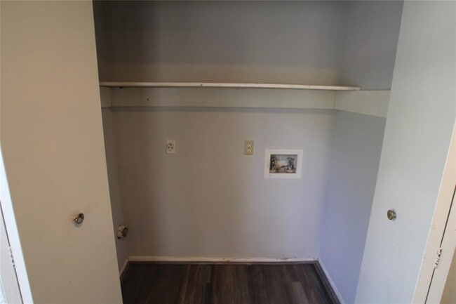 Foto del edificio - 5422 Farley Dr