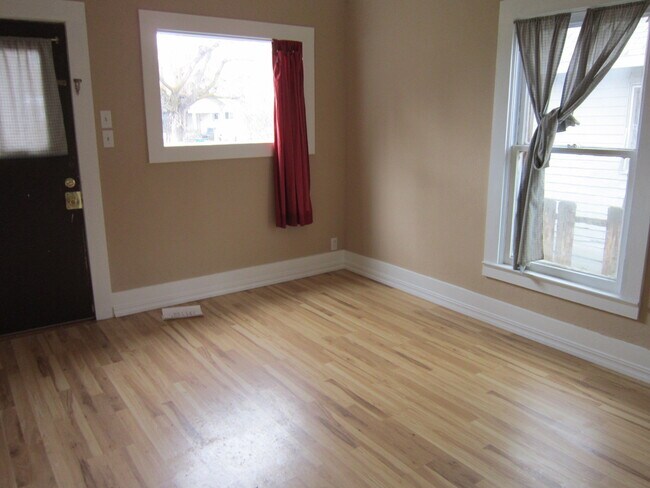 Foto del edificio - 2136-2138 Wantland Ave