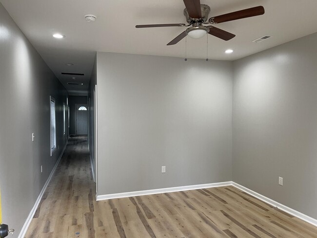 Building Photo - 528 Bright Ave