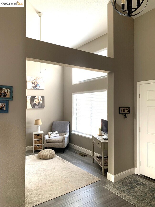 Foto del edificio - 733 Sienna Ln