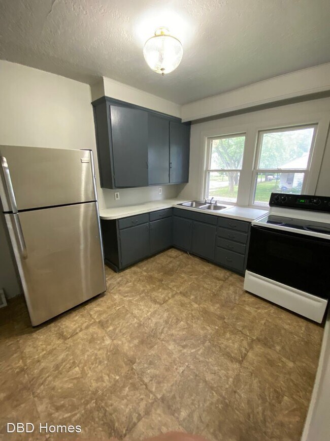 Building Photo - 3 br, 1 bath House - 540 Congress Av