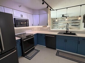 Building Photo - 117 Yacht Club Way