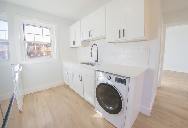 Kitchen - Clinton Village Apartments