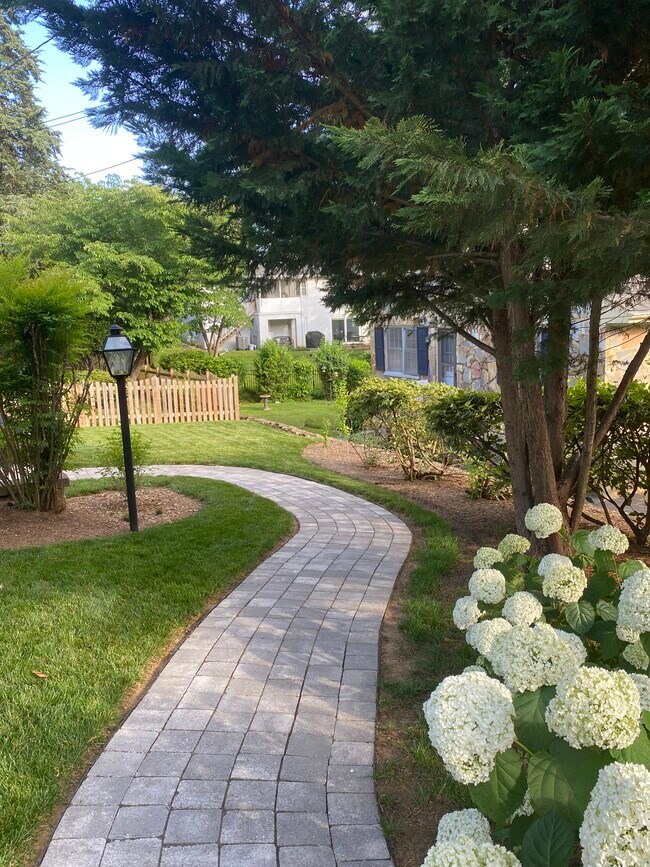 Foto del edificio - 1206 Cutler Ln