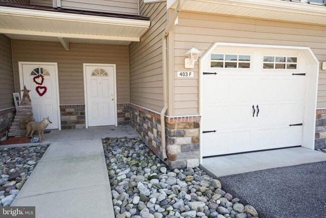 Building Photo - 403 Parkview Ct