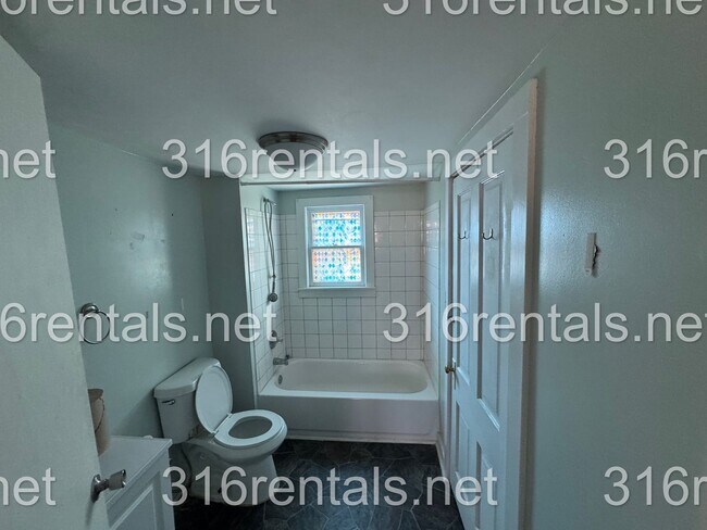 Foto del edificio - $950 -3 bed 1 bath - Single Family Home