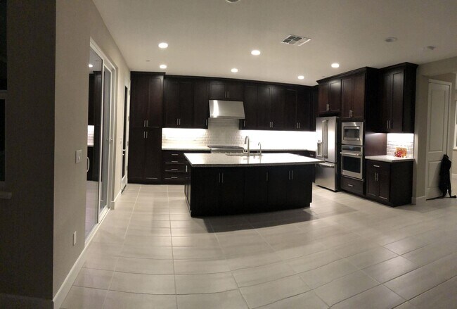 Foto del edificio - Spacious 4BD/3.5BA Two-Story Home in Mount...