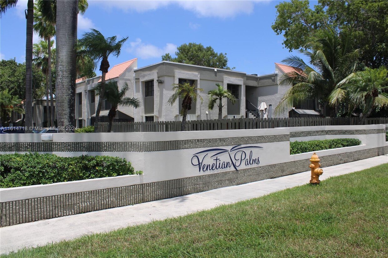 Foto principal - 7911 SW 104th St