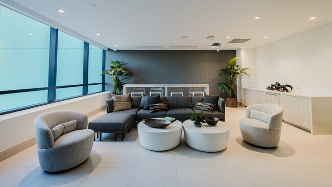 Building Photo - 225 N Miami Ave