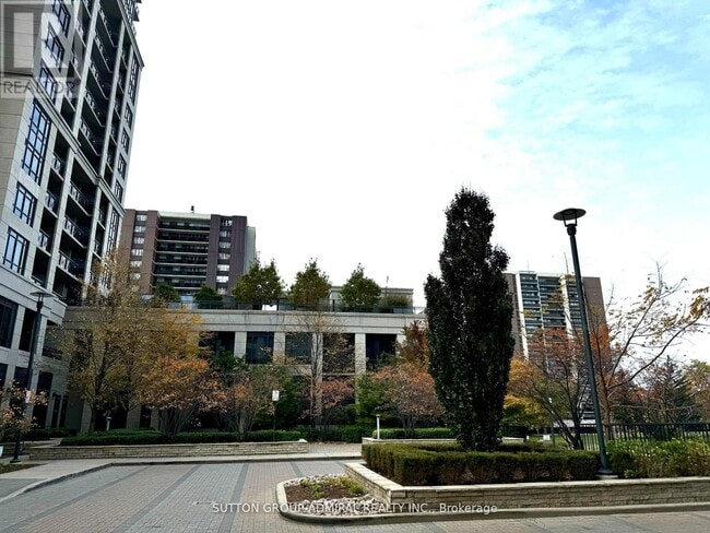 Building Photo - 2 Eva Rd