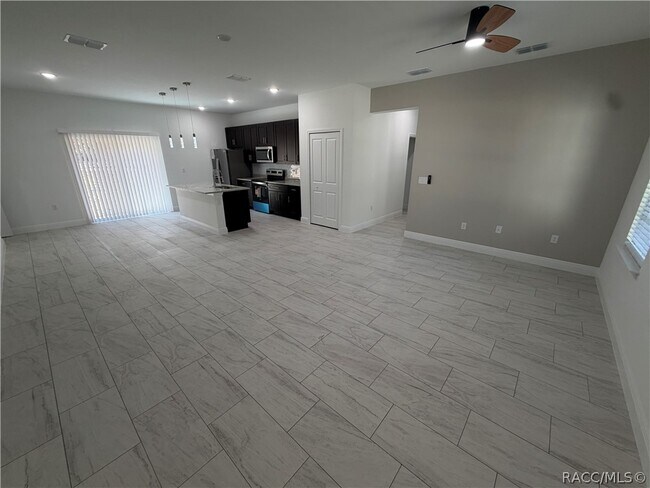 Foto del edificio - 8587 N Spikes Way