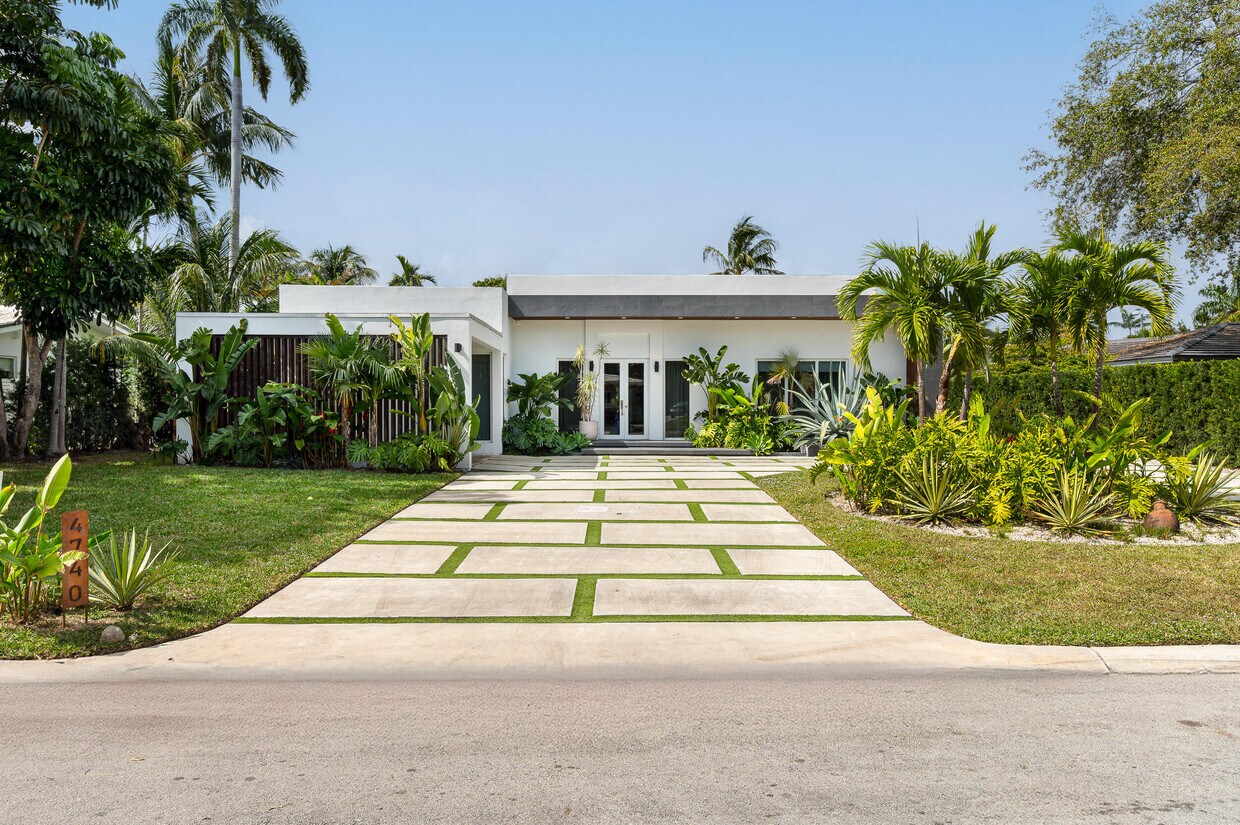 Foto principal - 4740 Bay Point Rd