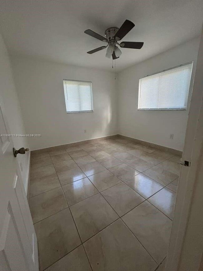 Foto del edificio - 1905 SW 99th Terrace
