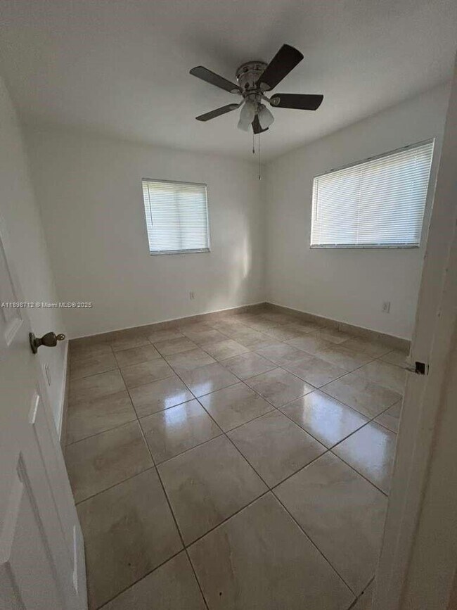 Foto del edificio - 1907 SW 99th Terrace