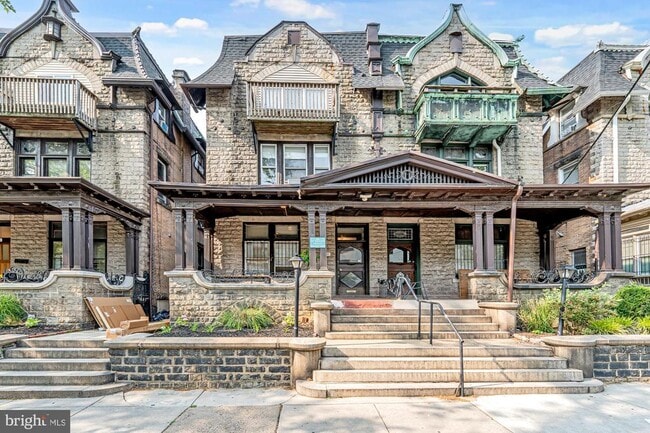 Building Photo - 4011 Pine St