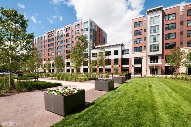 Building Photo - 500 Boulevard E
