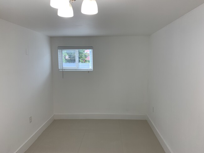 Foto del edificio - 2361 SW 17th St