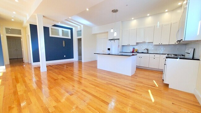 Building Photo - 42 Sherman St