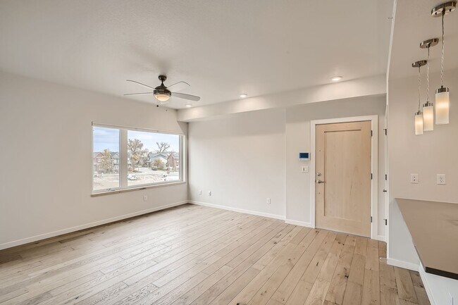 Building Photo - Brand New North End Louisville Top Floor C...