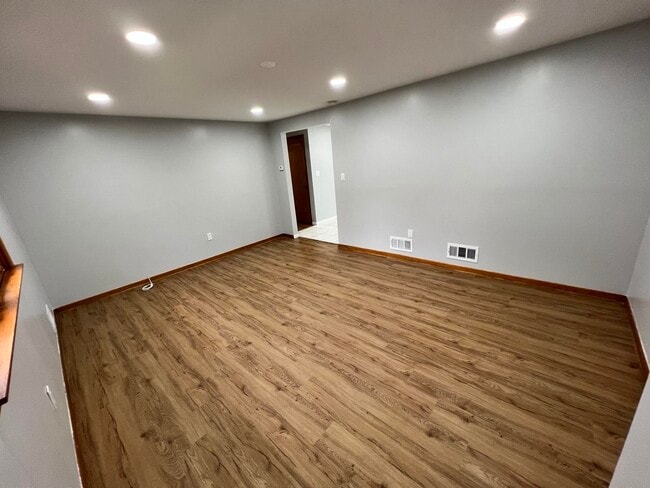 Building Photo - 18 Birk St
