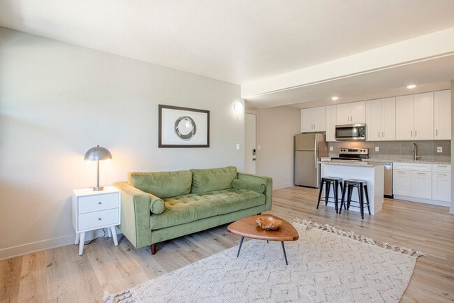 Interior Photo - 2204 9th St