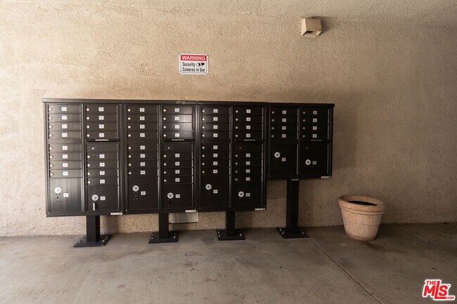 Foto del edificio - 8650 Belford Ave