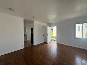 Building Photo - 5179 Huntington Dr N