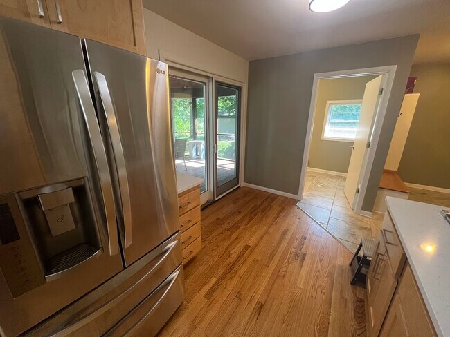 Building Photo - 919 Magdeline Dr