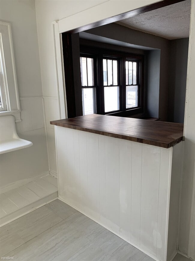 Building Photo - 2 br, 1.5 bath Duplex - 59 North Kealing A...