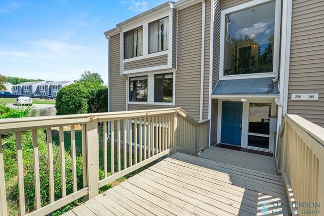 Building Photo - 246 Shoreline Dr