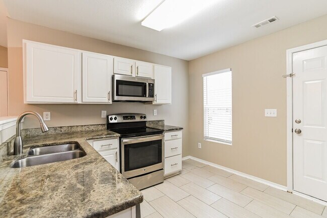 Building Photo - 3619 Larkhaven Village Dr