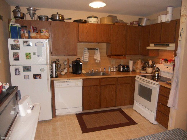 Building Photo - 73 Elsmere Ave