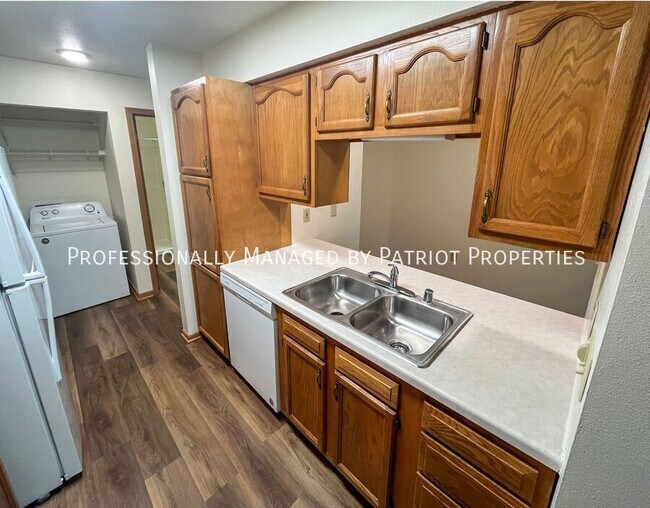 Foto del edificio - 1609 N Thompson Dr