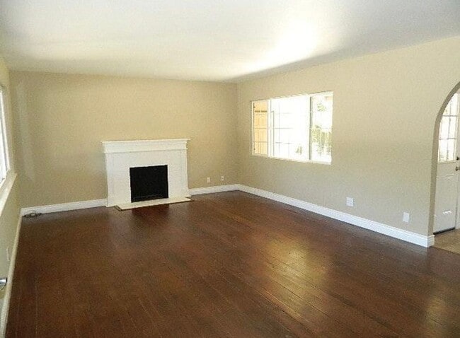 Foto del edificio - Concord, Holbrook Heights Charming 3-Bed, 2-Bath Home - 16 Month Lease