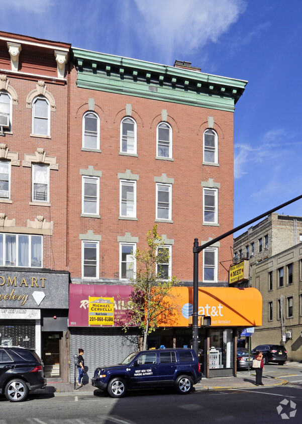 Primary Photo - 501 56th St Apartments