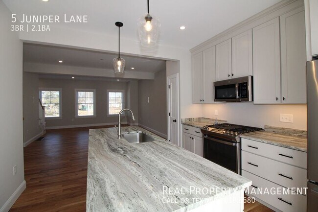 Foto del edificio - 5 Juniper Ln