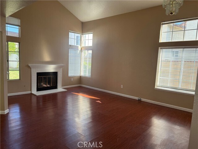 Foto del edificio - 16169 Singing Hills Dr