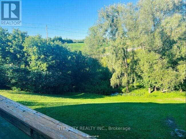 Photo du bâtiment - 4483 5th Side Rd