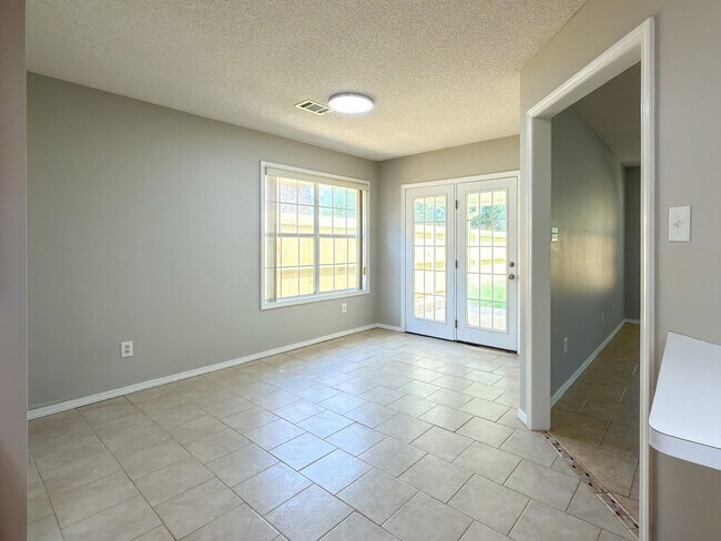 Foto del edificio - 6409 Fallstone Rd