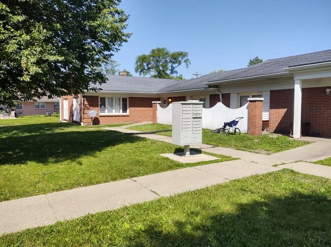 Building Photo - 4131 Eastridge Dr