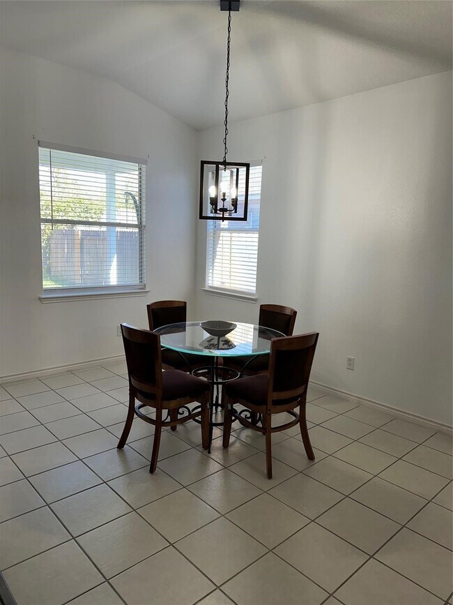 Foto del edificio - 20914 Kirkland Woods Dr