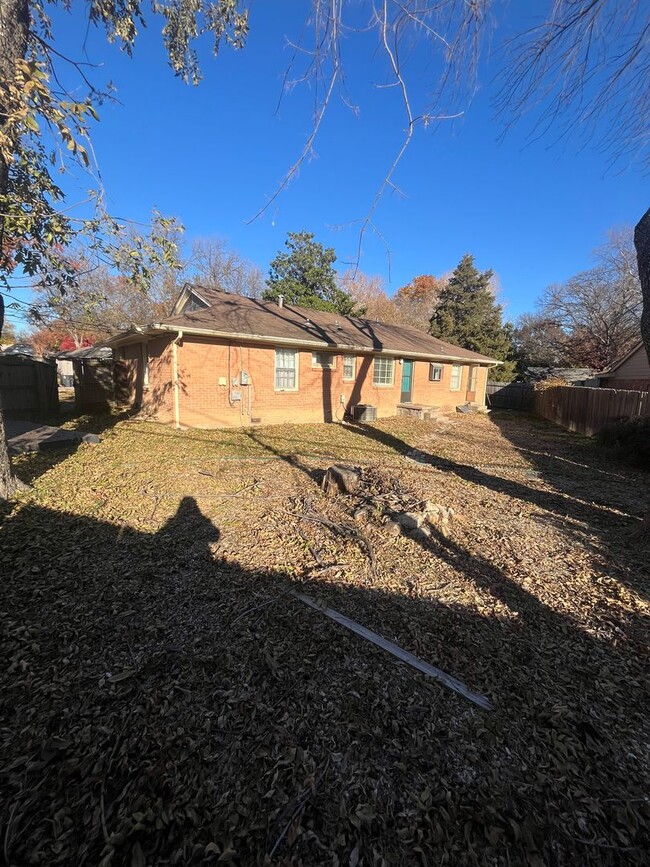 Building Photo - Beautiful family home in Tulsa