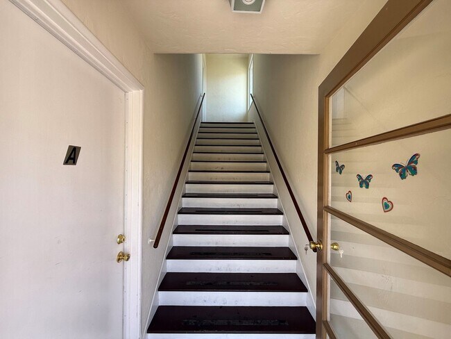 Foto del edificio - Bright Upper-Level 2BR Home in Alameda’s Desirable East End.